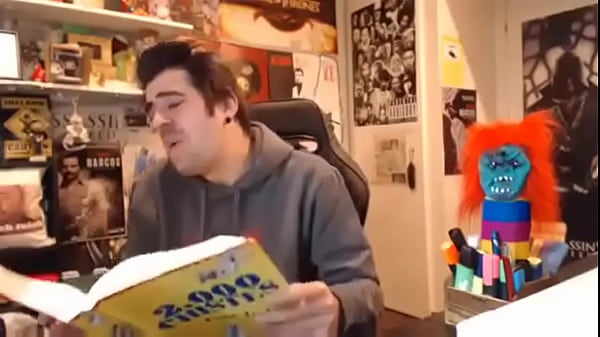 thumb auronsito laughs