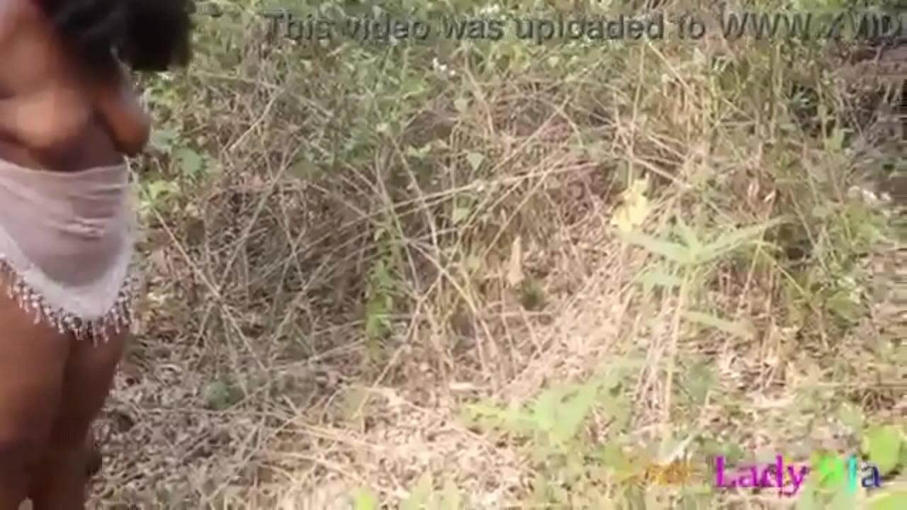 Chica local del pueblo con un culo ssbbw da mamada y follada por el vigilante en el monte con su gran corcho negro Hardcore en algún lugar de África
                    porn cumshot hardcore hot outdoor pornstar blowjob doggystyle amateur wet squirt pussyfucking big ass horny bbw big tits ssbbw african bbc sex tape muchos negros
