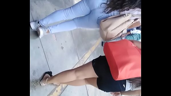 Download Video - Rico culo de jovencita universitaria de Los Olivos en jean apretado