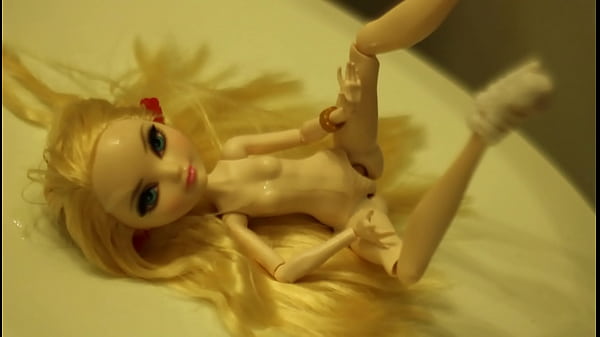 Download Video - Slutty Apple White &lpar;Ever After High&rpar; doll BEGS for cum