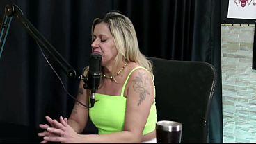 She went to a sensual massage clinic and told her daughter that... - Lua Massagista (Moai TV)