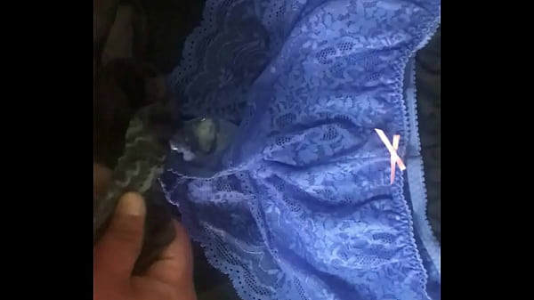 射在原味藍色全蕾絲內褲上 有汗味 分泌多 用另一件...