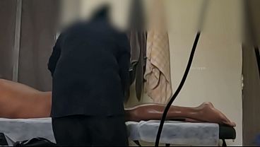 DICK FLASH to massage girl