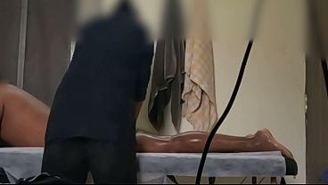 DICK FLASH to massage girl