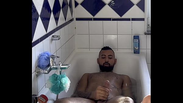 I ACCIDENTALLY CAME IN MY OWN MOUTH IN THE BATH...