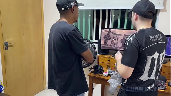 Nerd putinho, não pode ver um Motoboy que quer ...