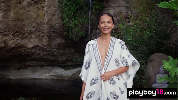 Download Video - All natural MILF yoga trainer Daniella Smith preferring naked workout outdoor