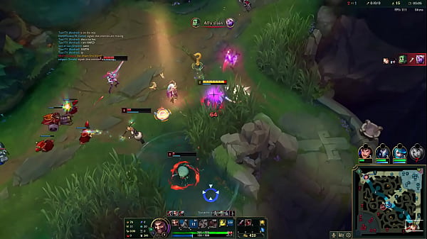 MAN BACKSHOTS 3 PEOPLE AT ONCE AFTER THEY TRY TO GANGBANG HIM!