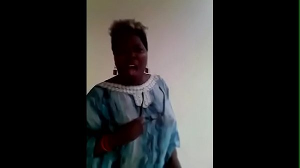 Download Video - Fille de Douala Camerounaise Baise sur la chanson ventilateur