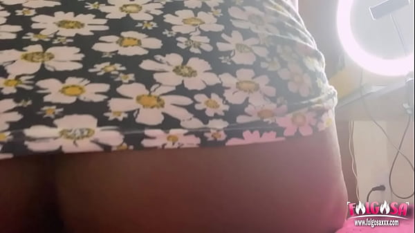 Giant lady rubs tiny man until cum squirt