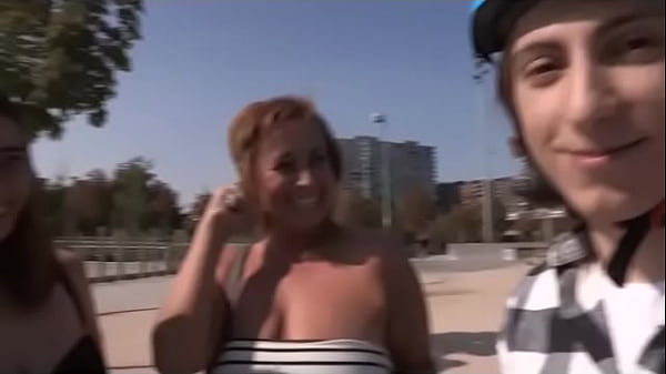 Lucky Filipe enjoys a threesome with a couple of MILFs