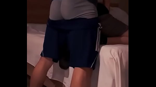 Vecino atletico y guapo bien armado me folla en...