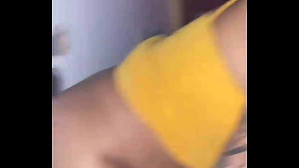 Download Video - ESPOSA SAFADA TRANSANDO NO GLORY HOLE E MARIDO FILMANDO