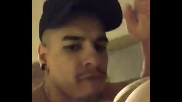 Sexo Com amigo depois de jogar vídeo game