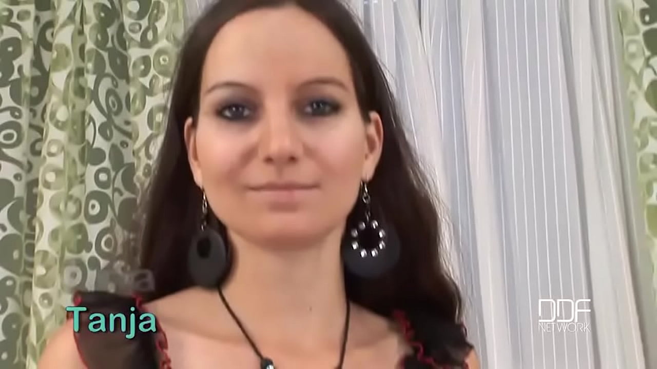 ¡Golpea su muffin con tu lengua!
                   brunette high heels lingerie indoor hairy pussy sex toy perfect tits only women light brown skin muchos negros