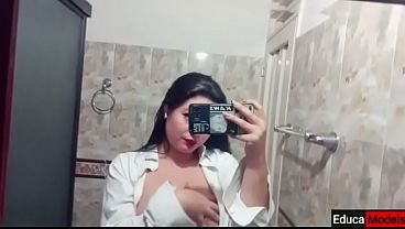 LAUXNOW SHOWS HER VOLUPTUOUS BODY NAKED IN THE MIRROR