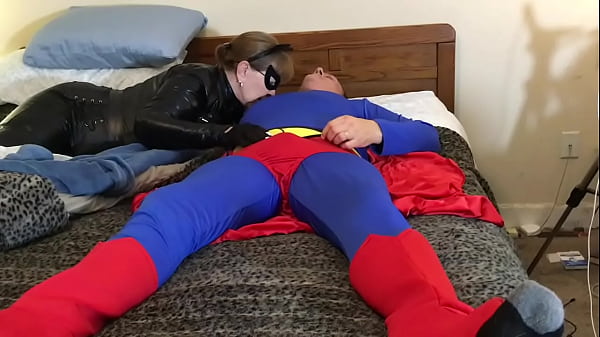 Catwoman sucks off Superman 01032021-C2