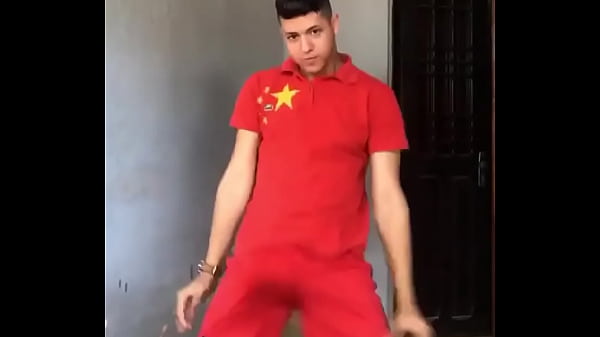 Hetero novinho sarrando ao som de Brega Funk