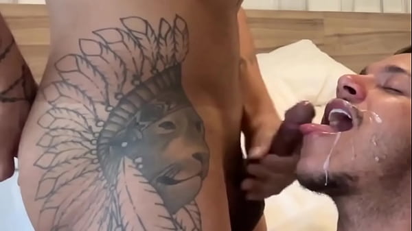 Download Video - ERA S&Oacute; UMA VISITA NA CASA DO MEU AMIGO CAIO MAS ACABEI COMENDO ELE NA VARANDA DO APARTAMENTO