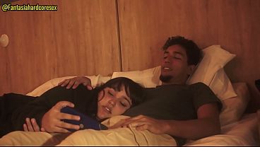 Mi hermanastra notas mis perversas intenciones de follarle la garganta y ella se deja (casi nos descubren)