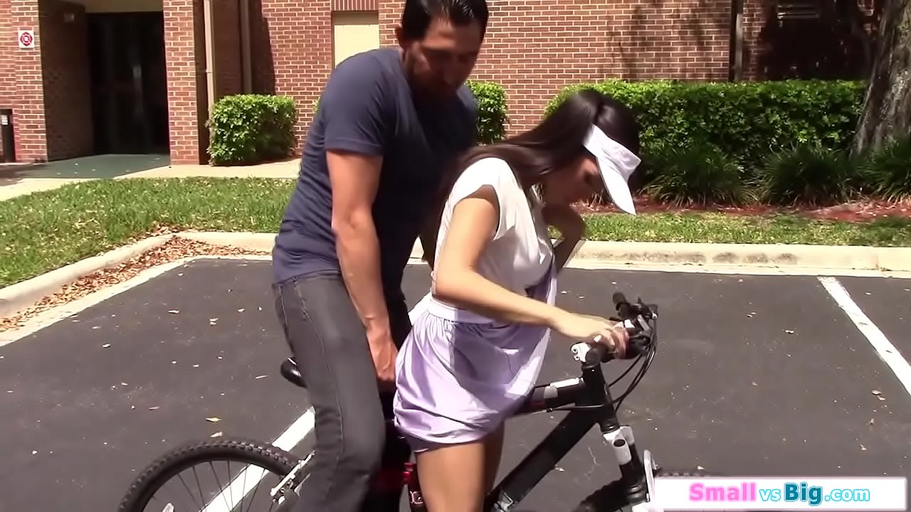 Pechugona ciclista monta una gran polla
                   latina brunette deepthroat lingerie shaved pussy big tits big cock teen sex blowjob porn petite girl porn emily mena muchos negros
