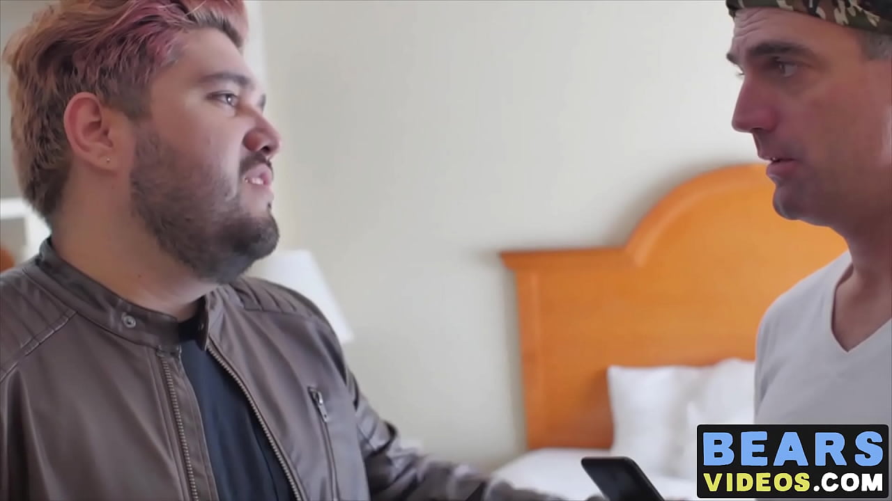 Cachorro regordete y oso peludo follan por el culo en una habitación de motel barata
                   hardcore blowjob hairy gay bareback big cock doggy style big dick bearsvideos dino de francesco alezgi cage muchos negros