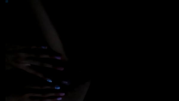 Ch2 Frotando su vagina, se puso uñas