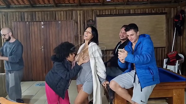Casada gostosa em sexo anal doloroso.