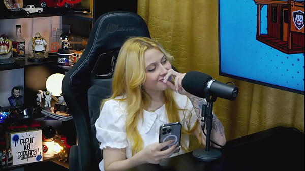 Nymph Viamms Evaluates Ruan's Mast and gave it a good rating, I wonder if she liked his Cock? - Pápum no Barraco!