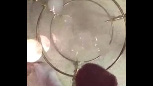 Nagy fehér fasz és óriási fehér spermaköpés.