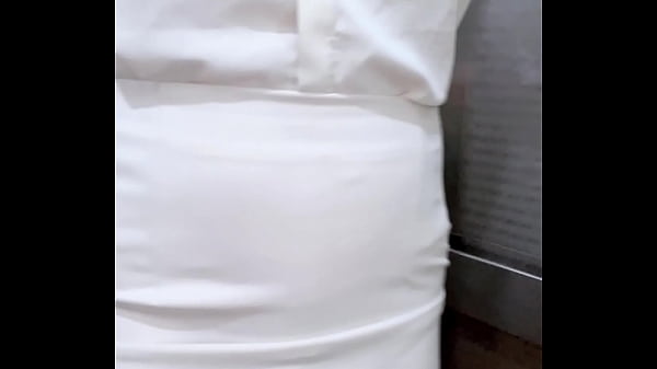 Download Video - 【露出】被大爷发现，深夜楼道女装秘书OL制服自慰：白色包臀短裙&sol;白衬衣&sol;高跟鞋