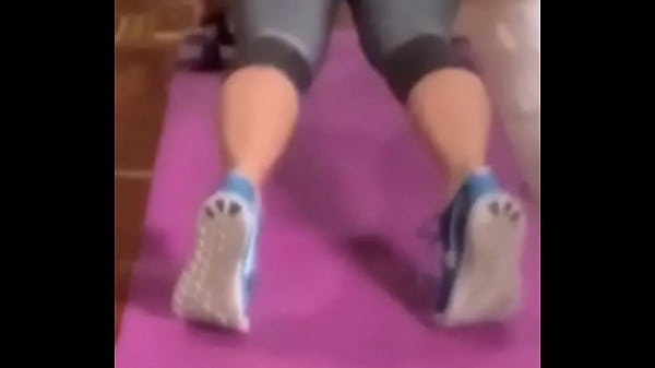 Para los que chatean preguntándome cómo puedo estar tan buena, simple hago ejercicio pero más me gusta el completo Jejejeje