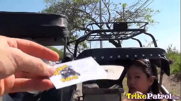 Petite Filipina eats semen of bold foreign tourist after rundown in trike