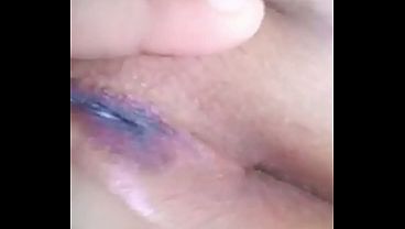 Download Video - Novinha gostosa se masturbando com consolo no cu