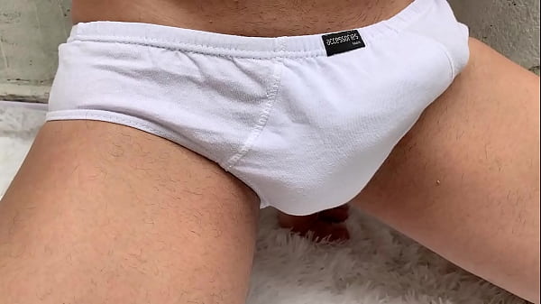 Se masturbando at&eacute; gozar!