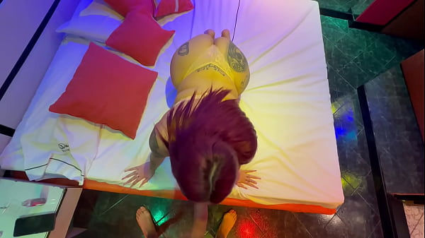 I'm going to a temporary shelter with my boyfriend and I ask him to break his ass.