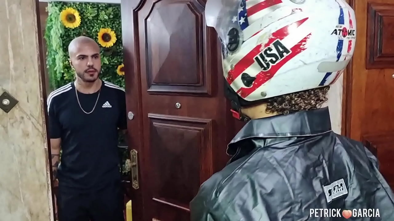 El motoboy se ablandó y el cliente chupó y se sentó (Henrique Donatto)
                    cum fucking sucking brazilian amateur big ass horny culo bareback fetich anal sex gay sex entregador bunda grande motoboy gemendo gostoso petrick garcia muchos negros