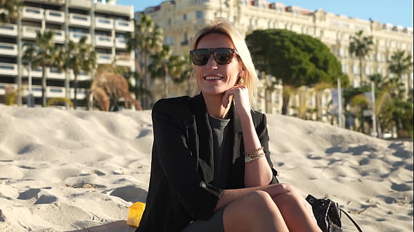 La belle Anouk est destin&eacute;e &agrave; la luxure...