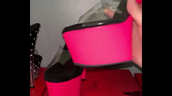 Omggggg I went to a store I haven’t been to before , in providence. I wish they had a twitter. Catz exotic wear. I rare ...