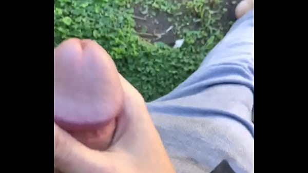 Argentino se masturba al aire libre