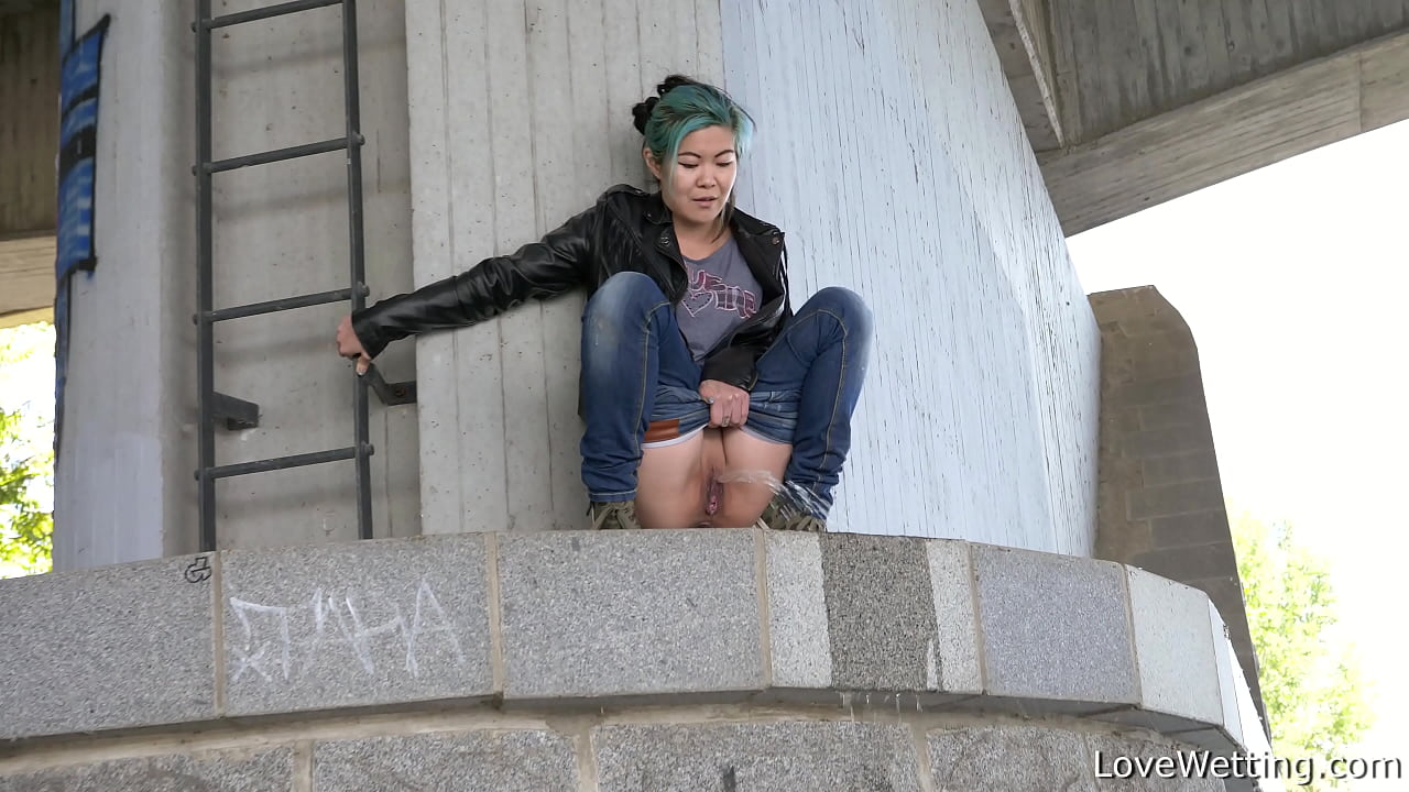 akasha - meando escena
                   public pissing solo girl peeing in public girls peeing girls peeing in public muchos negros