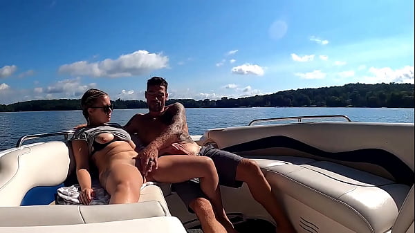 Download Video - Last few weeks of summer so we had to get in some hot sex on the lake