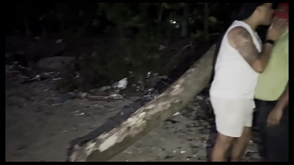 MOTORISTA DE ONIBUS DEIXOU O ONIBUS ESTACIONADO NA REPRESA SO PRA COMER O COBRADOR QUE ESTAVA FAMINTO POR ROLA