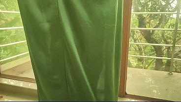 Hot Indian Desi Bhabhi Romance in Nighty With Devar At Home