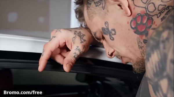 Alt Inked (Bo Sinn) Fait Porter Son Petit Cul Sur Le Parking - Bromo