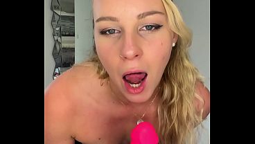 Entrainement anal avec mes plus gros godes