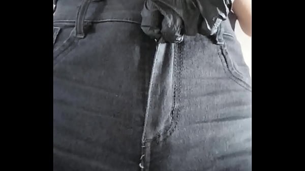 I like that the pants mark my pussy well