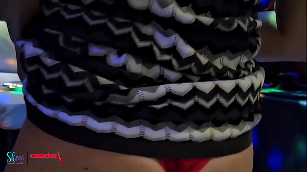 Corno gravando o primeiro gang-bang da Dama Cuckold - 6 homens fudendo o cu e a buceta e ganhando muita porra na boca