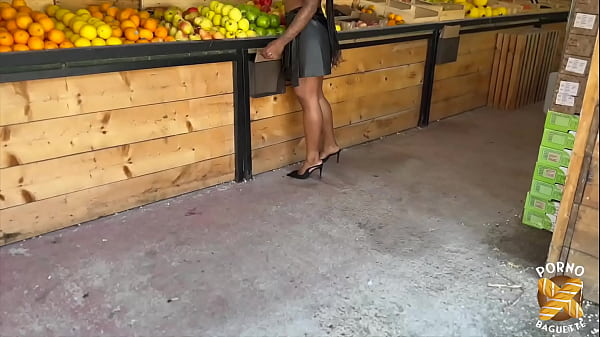 Download Video - Horny&comma; belle m&eacute;tisse&comma; se fait avoiner par deux queues
