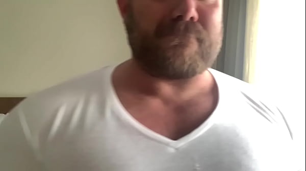 MUSCLE WORSHIP AND JERKING WITH HUGE CUMSHOT